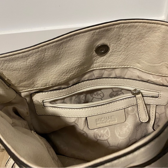 Michael Kors beige Handbag - Picture 2 of 6